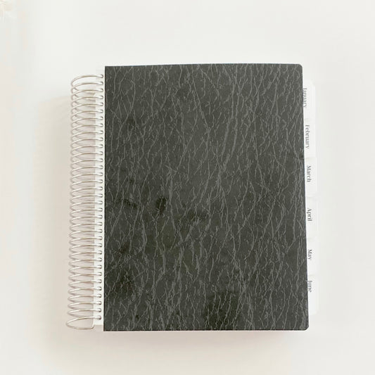 Daily Focus Planner: Black Leather