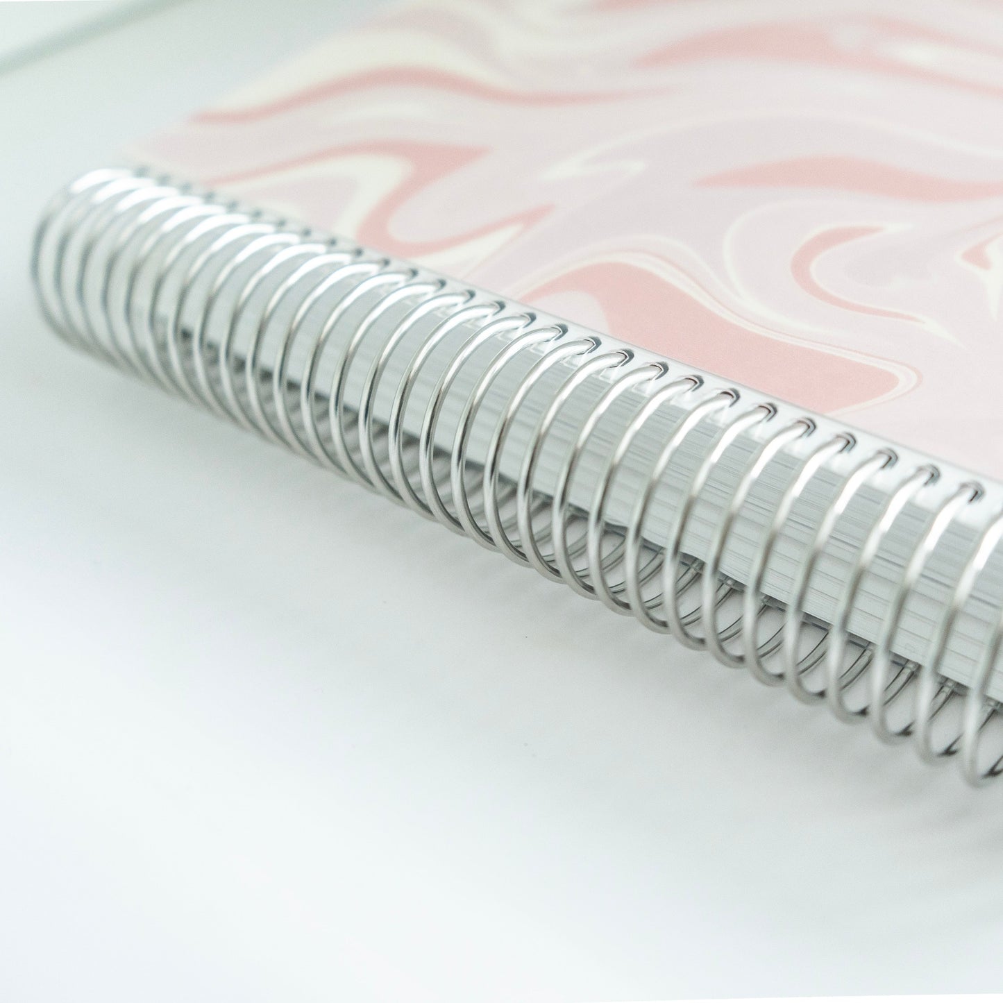 Daily Focus Planner: Pink Swirl