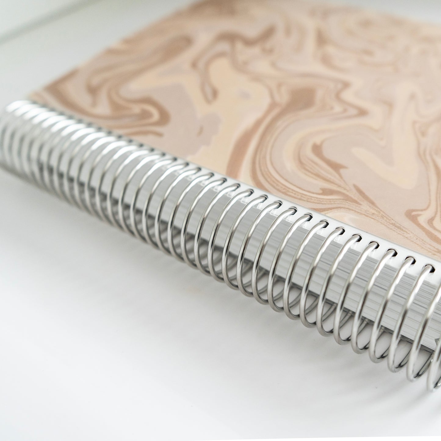 Daily Focus Planner: Tan Swirl